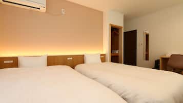 Zweibettzimmer (STAY2TwinRoom) | Daunenbettdecken, Schreibtisch, laptopgeeigneter Arbeitsplatz