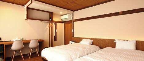 Kamar Twin (STAY1LargeTwinRoom) | Selimut bulu angsa, meja kerja, dan ruang kerja ramah laptop