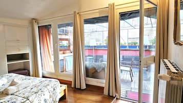 2 Schlafzimmer, Schreibtisch, Bügeleisen/Bügelbrett, Reisekinderbett