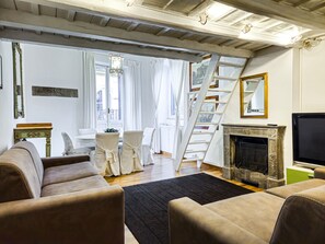 Smart TV, fireplace, offices - Navona Loft Terrace, splendid apartment with terrace in the historic center (Roma)