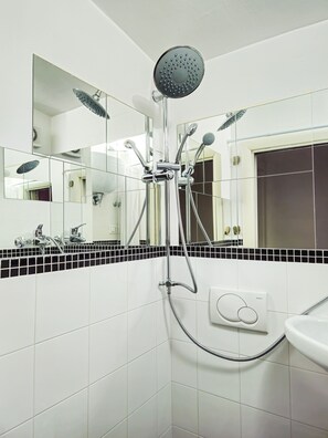 Shower, hair dryer, bidet, towels - Navona Loft Terrace, splendid apartment with terrace in the historic center (Roma)