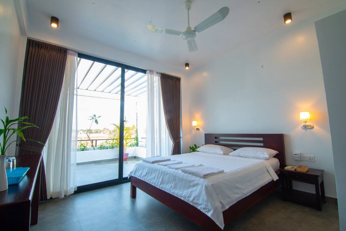 In-room safe, desk, laptop workspace, free WiFi