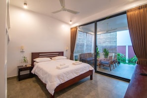 In-room safe, desk, laptop workspace, free WiFi