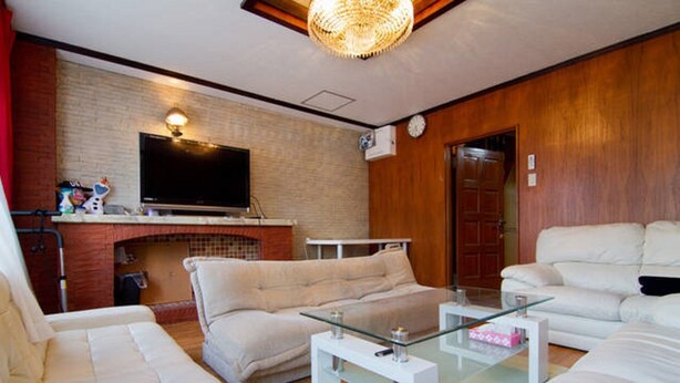 Living room - Osaka Kuma House (Osaka)