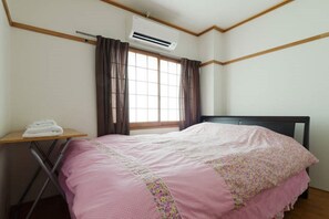 Economy Double Room, Shared Bathroom | Iron/ironing board, free WiFi - Osaka Kuma House (Osaka)