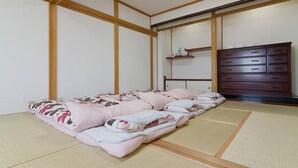 Standard Family Room, Shared Bathroom | Iron/ironing board (on request), WiFi (free) - Osaka Kuma House (Osaka)