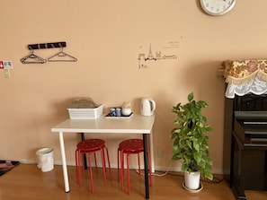 Kamer (Take) | Een bureau, een laptopwerkplek, gratis wifi