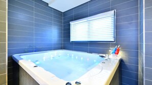 Spa Villa | Jetted bathtub - Ruhe Pool Villa (Gangneung)