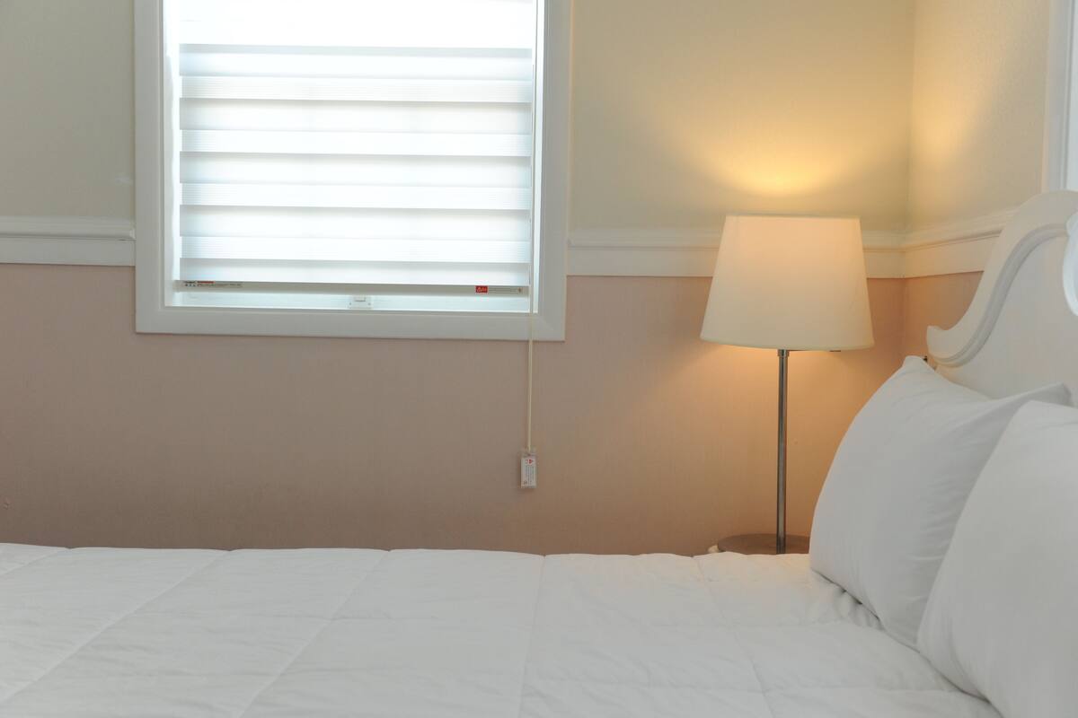 Room (Duke) | WiFi (free)