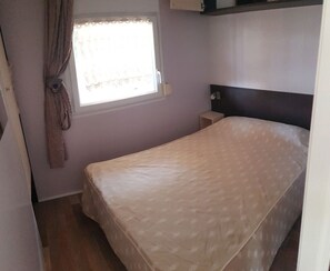 3 slaapkamers, een strijkplank/strijkijzer, wifi, beddengoed