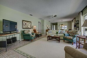 Condo, Multiple Beds (Moonmist at Polynesian Gardens) | Living room