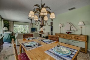 Private kitchen - Moonmist at Polynesian Gardens (Siesta Key)