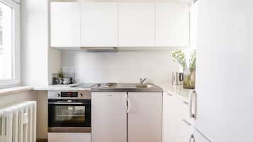 Loft City | Cocina privada | Frigorífico grande, horno, placa de cocina y cafetera o tetera