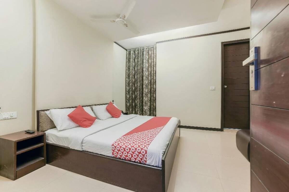 Iron/ironing board (on request), WiFi (free), bed sheets