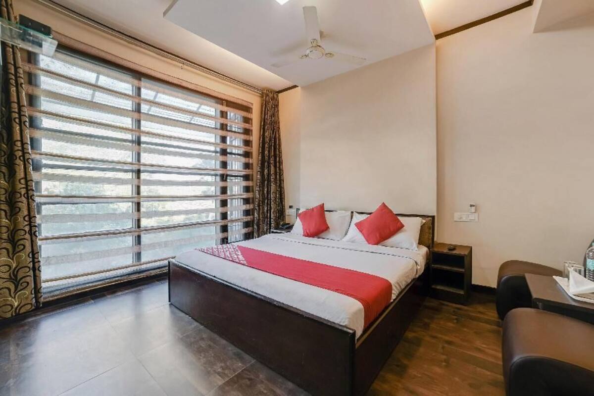 Deluxe Room | Iron/ironing board (on request), WiFi (free), bed sheets