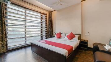 Deluxe Room | Iron/ironing board, free WiFi, bed sheets