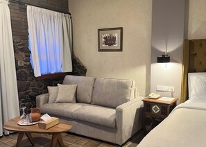 Junior dubbelrum eller tvåbäddsrum (Suite) | Minibar, värdeförvaringsskåp på rummet och mörkläggningsgardiner