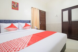 Standard Double Room | Desk, free WiFi, bed sheets - OYO 2836 Sekar Sari Residence (Denpasar)