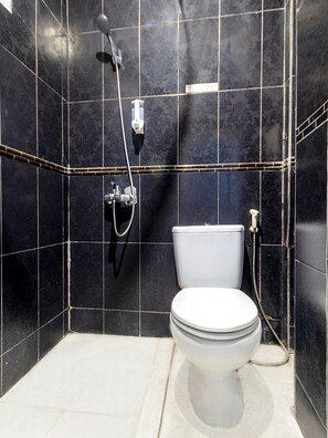 Economy Double Room | Bathroom | Shower, towels - OYO 2544 Just-in Hotel (Mataram)