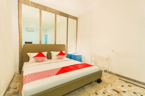Economy Double Room | Desk, free WiFi, bed sheets - OYO 2544 Just-in Hotel (Mataram)