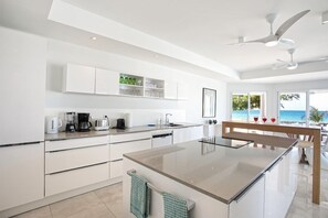 Herdplatte, Geschirrspüler, Kochgeschirr/Geschirr/Besteck