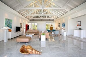 Fernseher, DVD-Player