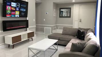 Ferienhaus (3 Bedrooms) | Wohnzimmer | Flachbildfernseher, Kamin, Netflix, Streaming-Dienste