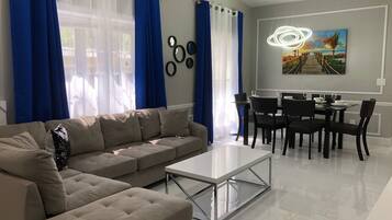 House (3 Bedrooms) | Living room