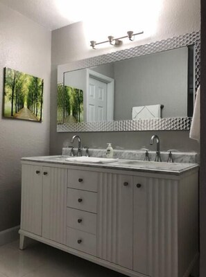 Bathtub, towels, soap, shampoo