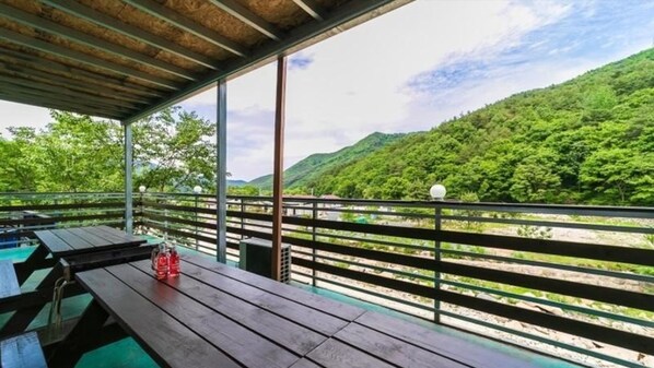 Family Room | Terrace/patio - Gyeongju Cypress Pension (Gyeongju)