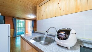 Deluxe Room | Private kitchenette - Gyeongju Cypress Pension (Gyeongju)