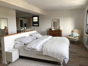 3 habitaciones, insonorización y tabla de planchar con plancha 