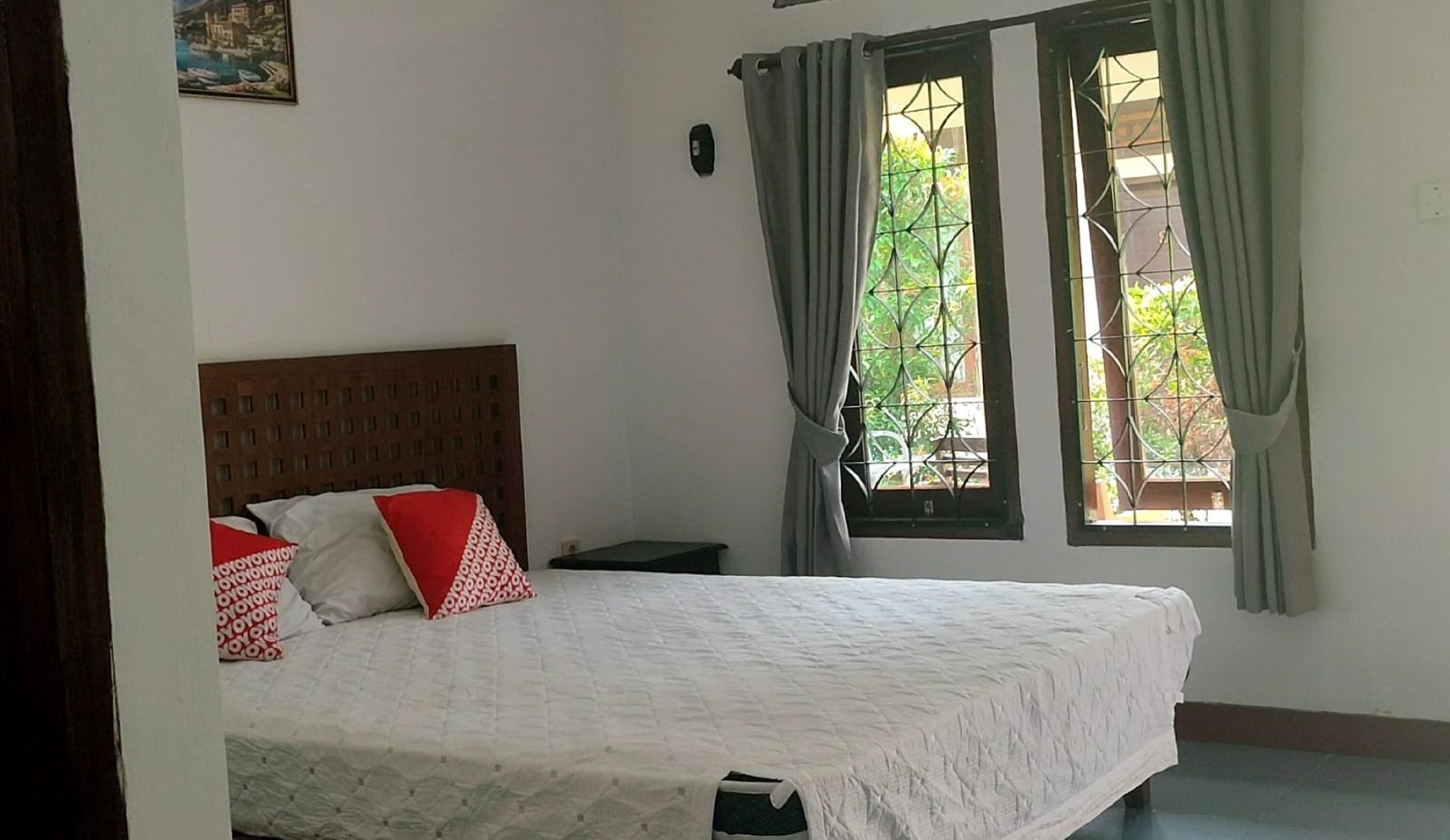 Free WiFi, bed sheets