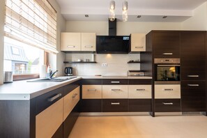 Apartment | Eigene Küche | Kühlschrank, Ofen, Herdplatte, Geschirrspüler