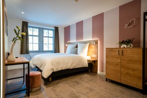 Habitación familiar | Ropa de cama hipoalergénica y escritorio