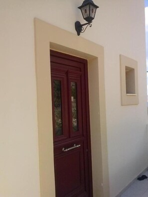 Property entrance - Kouros Studios (Rhodes)