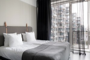 Decoración personalizada, escritorio y sistema de insonorización 