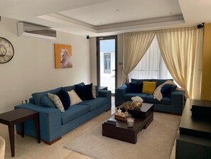 Premium bedding, individually decorated, individually furnished - Euneva Court Townhouses - Bentley Place (Accra)