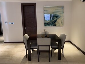 Deluxe Apartment | In-room dining