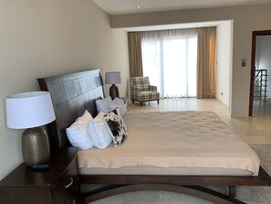 Signature Townhome | Premium bedding, individually decorated, individually furnished - Euneva Court Townhouses - Bentley Place (Accra)