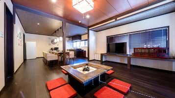 Vila, 5 kamar tidur | Area keluarga | Televisi layar datar 32-inci dengan saluran TV kabel dan TV