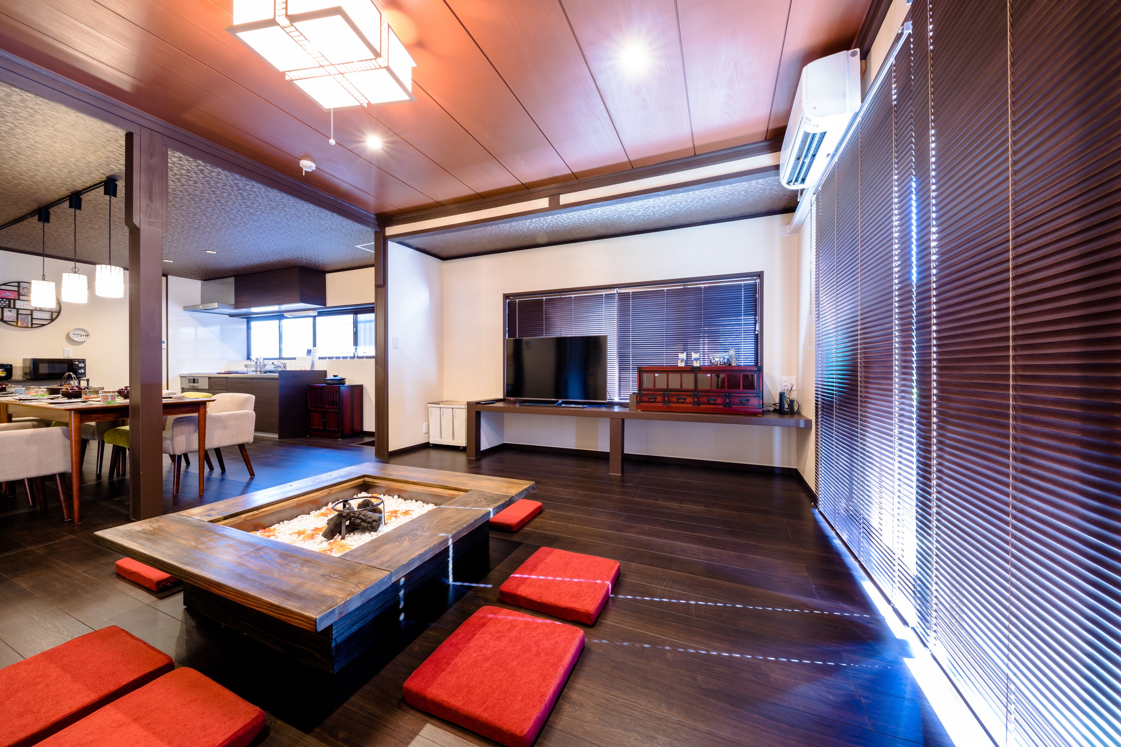 Villa, 5 Bedrooms | Ruang tamu | 32 inci televisyen skrin rata dengan kabel, TV 