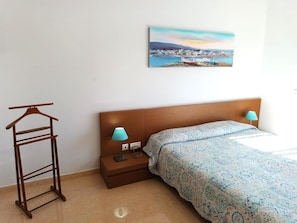 3 bedrooms, iron/ironing board, Internet