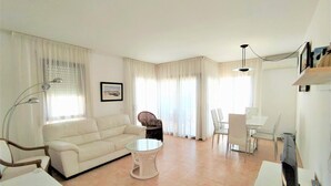 TV - Apartment Sara El Vendrell (El Vendrell)