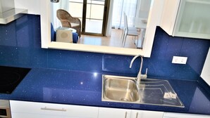 Coffee/tea maker, fridge, microwave, oven - Apartment Sara El Vendrell (El Vendrell)