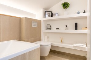 Sèche-cheveux, serviettes fournies