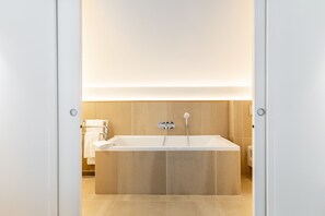 Sèche-cheveux, serviettes fournies