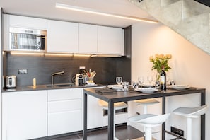 Kühlschrank, Mikrowelle, Geschirrspüler