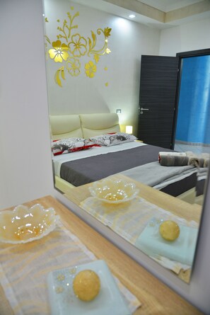 2 chambres, fer et planche à repasser, Wi-Fi, draps fournis