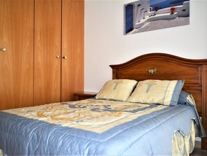 3 bedrooms, iron/ironing board